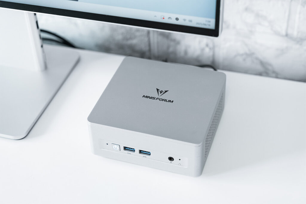 MINISFORUM UM760 Plus レビュー | 幅広い用途に対応のコスパに優れた