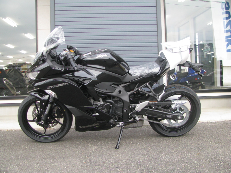 新車 カワサキ Ninja ZX－25R（ZX25R） ブラック