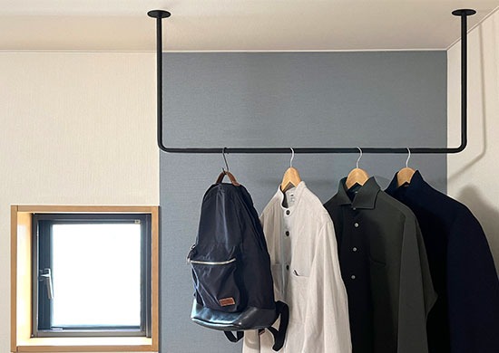 ランドリールームにアイアンバー物干しを設置するのはおすすめ