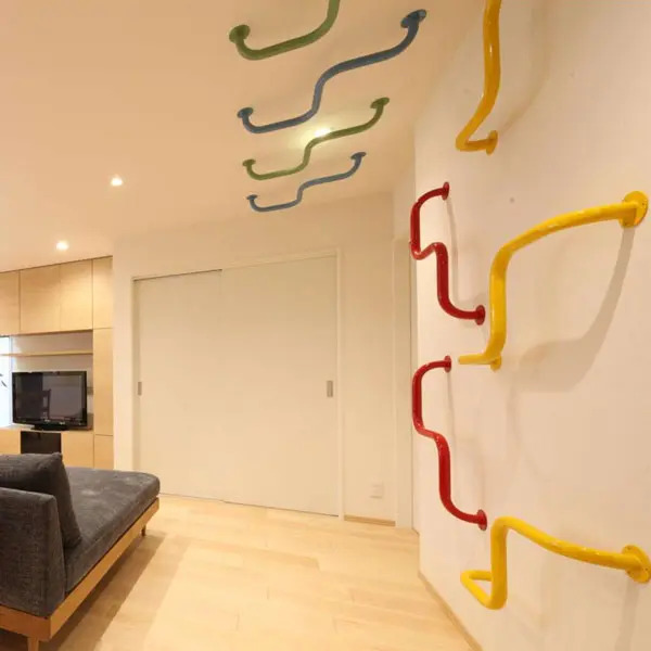 室内のうんていで自宅が遊び場に！メリットやおすすめ製品をご紹介