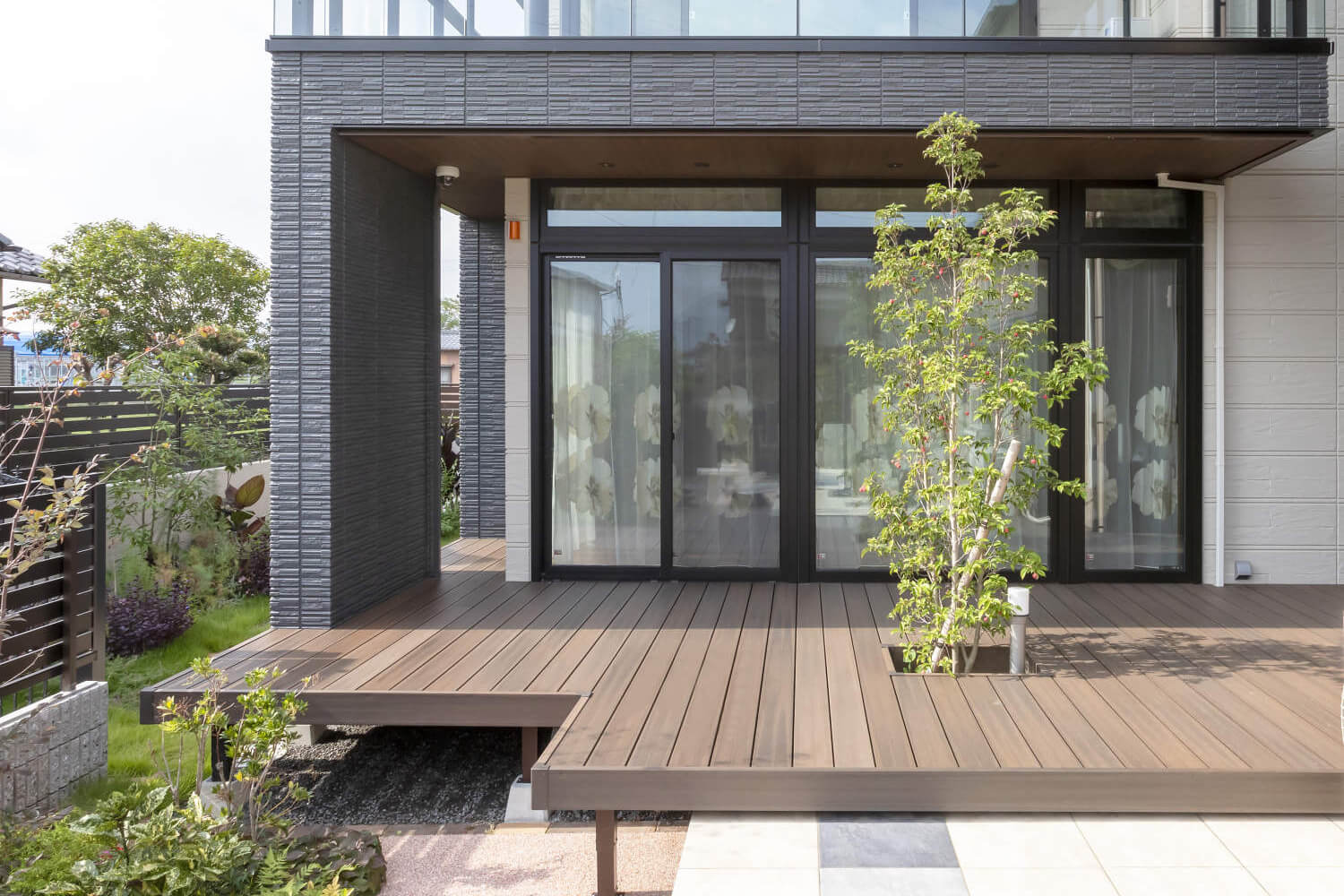 ファンデッキ｜WEB展示会2024「まちらぼ」｜四国化成建材株式会社