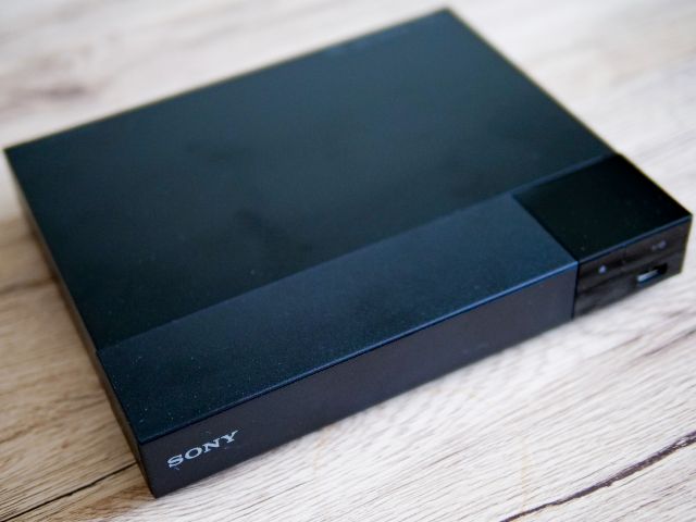 1万円以下で安く買えるブルーレイプレーヤー「SONY BDP-S1500」を1年