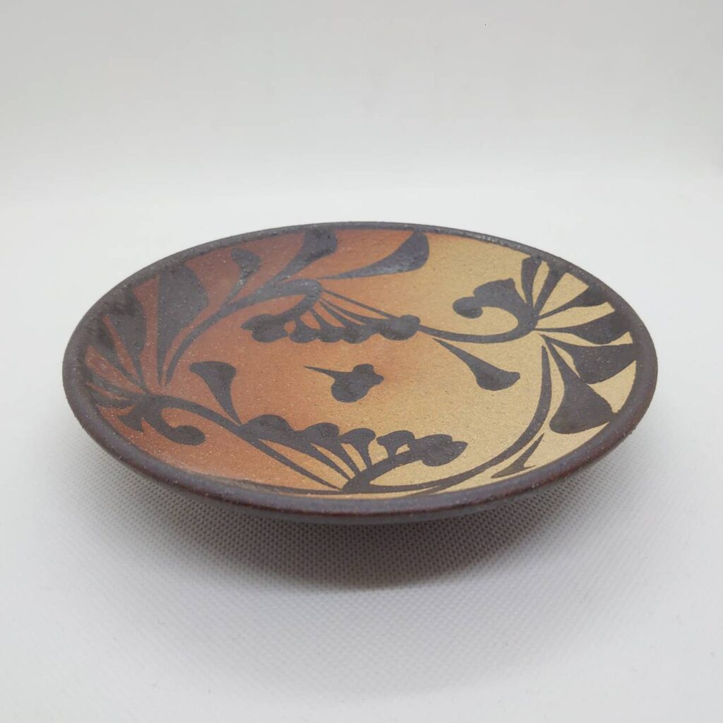 5寸皿 焼き締め唐草 | 【やちむん】よーりよーり