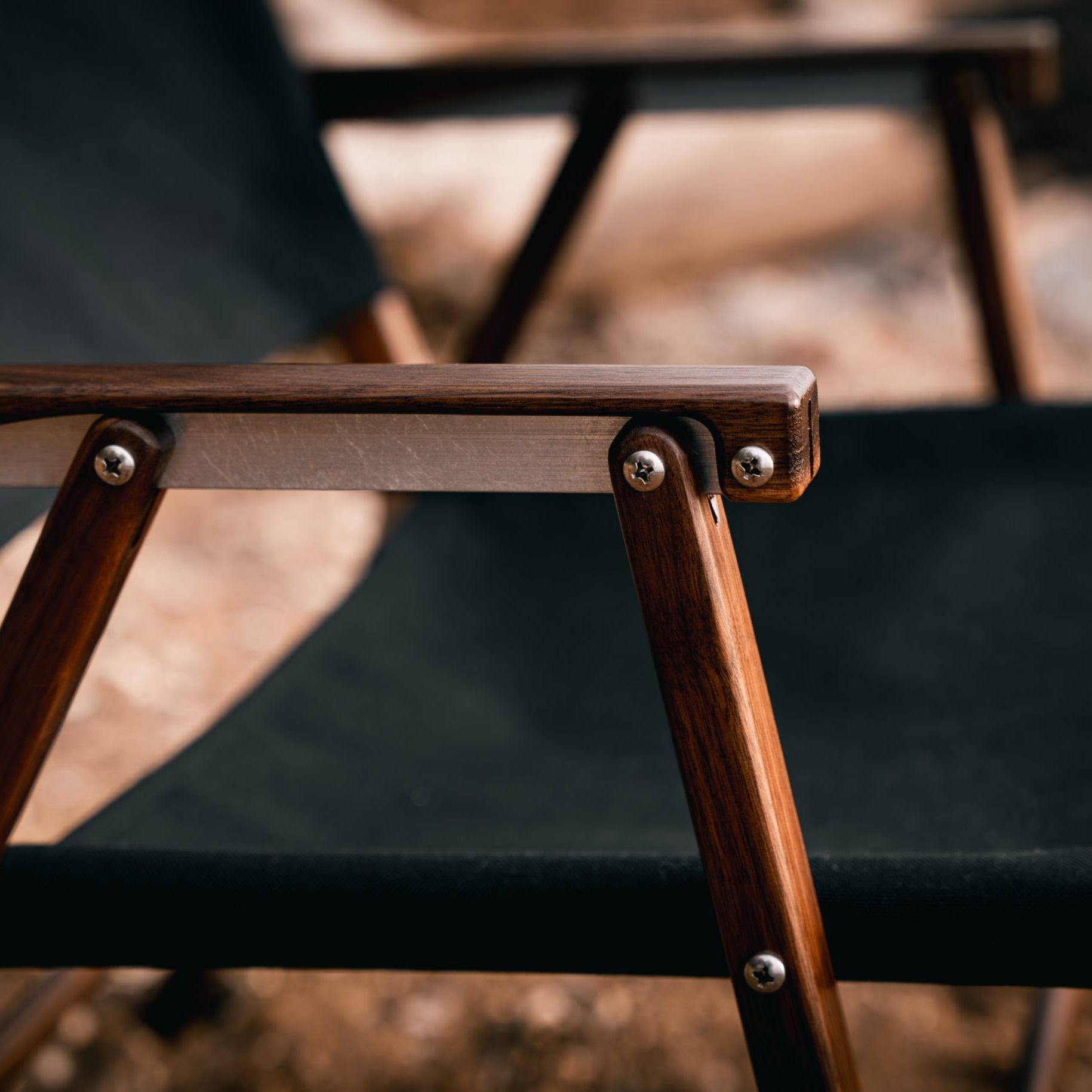 Classic Walnut Kermit Chair – Sophisticated & Sturdy – Kermit