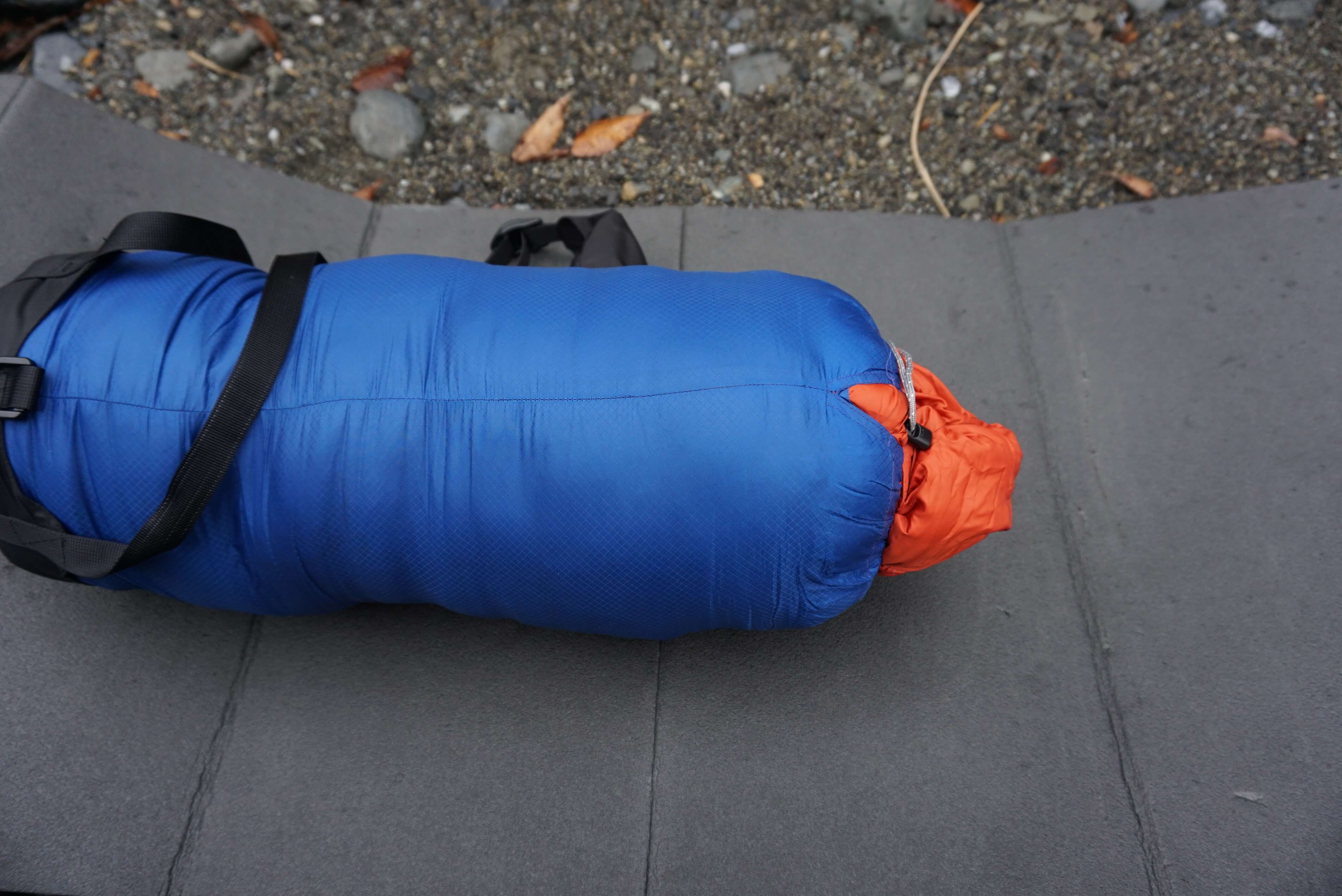 冬キャンプ用のシュラフ ISUKA（イスカ） ダウンプラスデナリ900