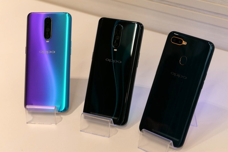 OPPO、「R17 Pro」「AX7」を発表 - ケータイ Watch