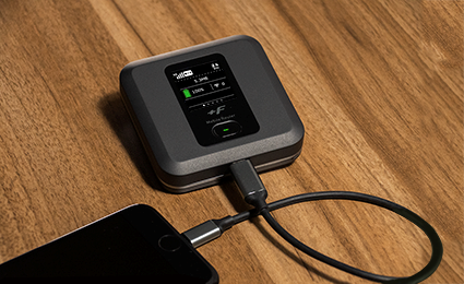 富士ソフト、自宅用回線にも使いやすいモバイルルーター「+F FS040W