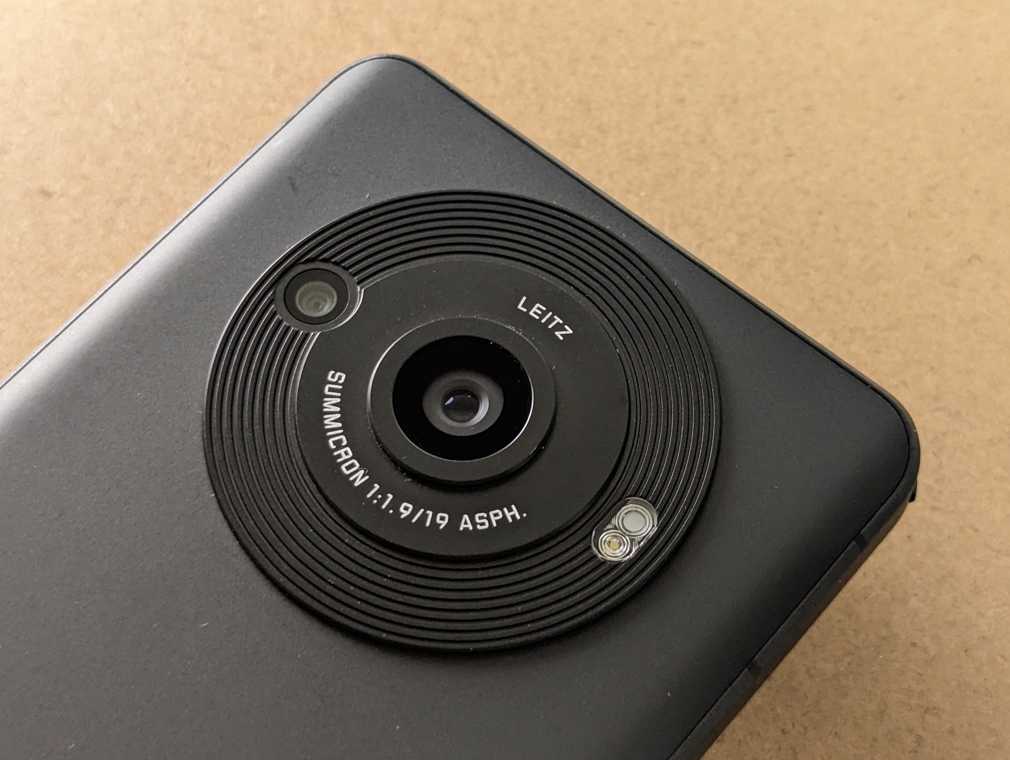 AQUOS R8 pro」のカメラで、ライカのあたたかみを感じてみる