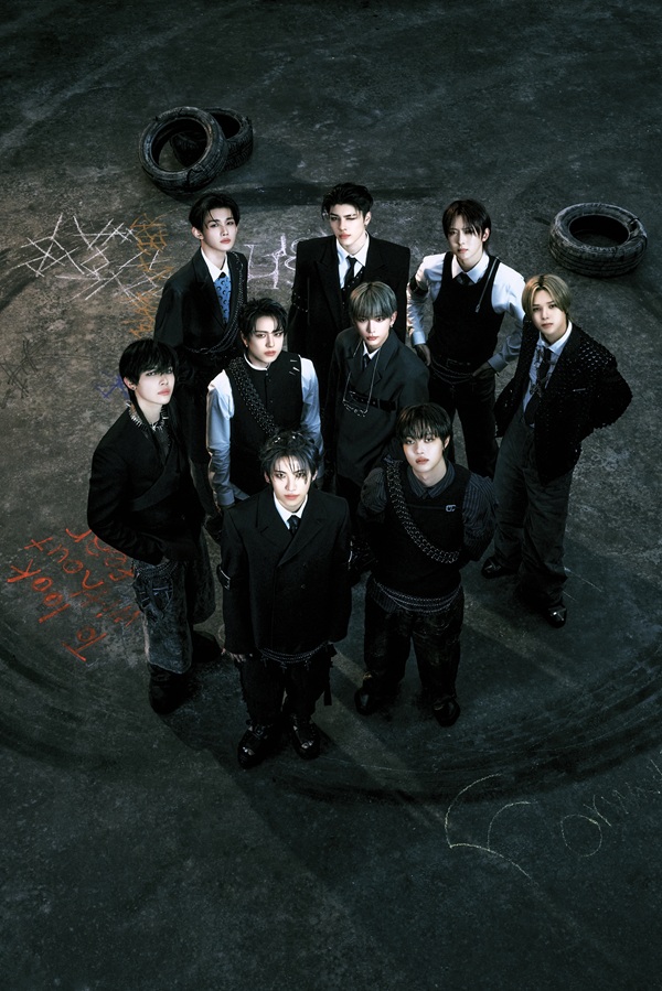&TEAM 3rd SINGLE「Go in Blind (月狼)」 Concept PhotoとArtist Photo