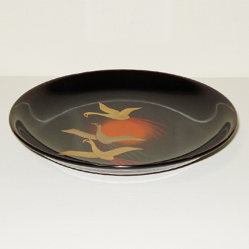 輪島塗 銘々皿 丸形 -鳳凰(3羽)の蒔絵仕上げ- [洗い朱色と黒色の
