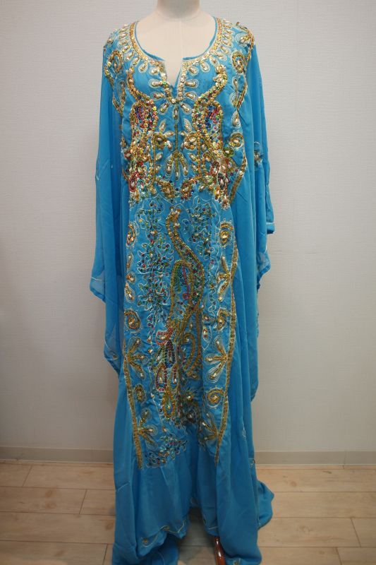 ハリージドレス 孔雀装飾 水色 - Khan El Khalili （ハン ハリーリ）