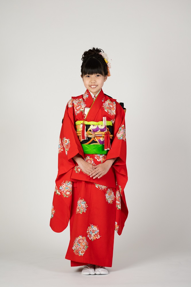 ことのは 七五三 7歳 総絞り赤い花柄刺繍の着物 ことの