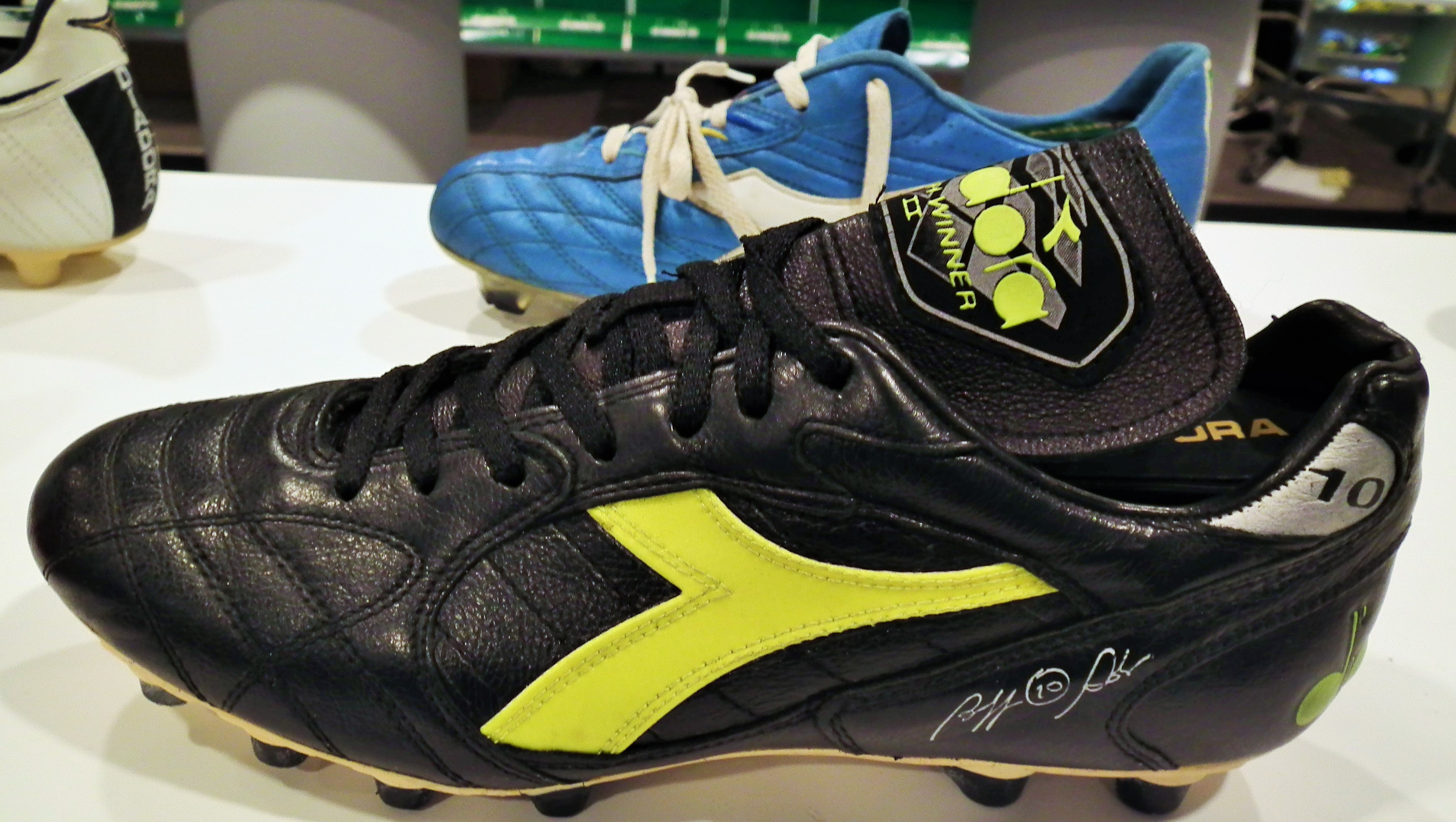 ディアドラ』英雄達が履いたスパイクが東京に集結！ | KING GEAR