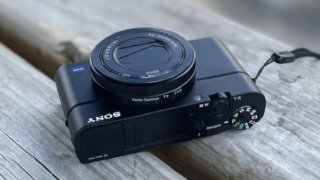 SONY RX100 M3に純正ケース〈LCJ-RXK〉とネックストラップをつけてみた