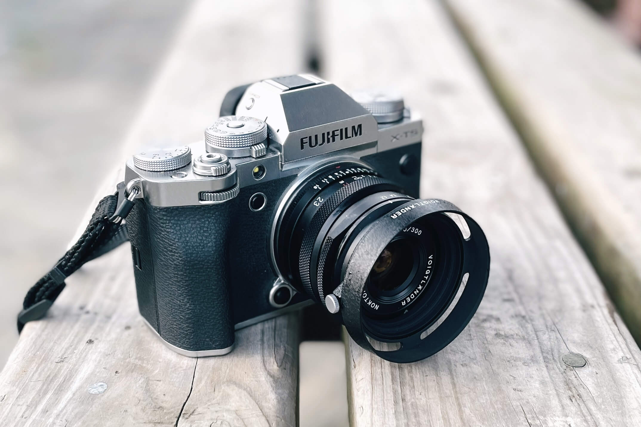 富士フイルムがチョイスしたAPS-Cミラーレス、というバランスの秀逸さ