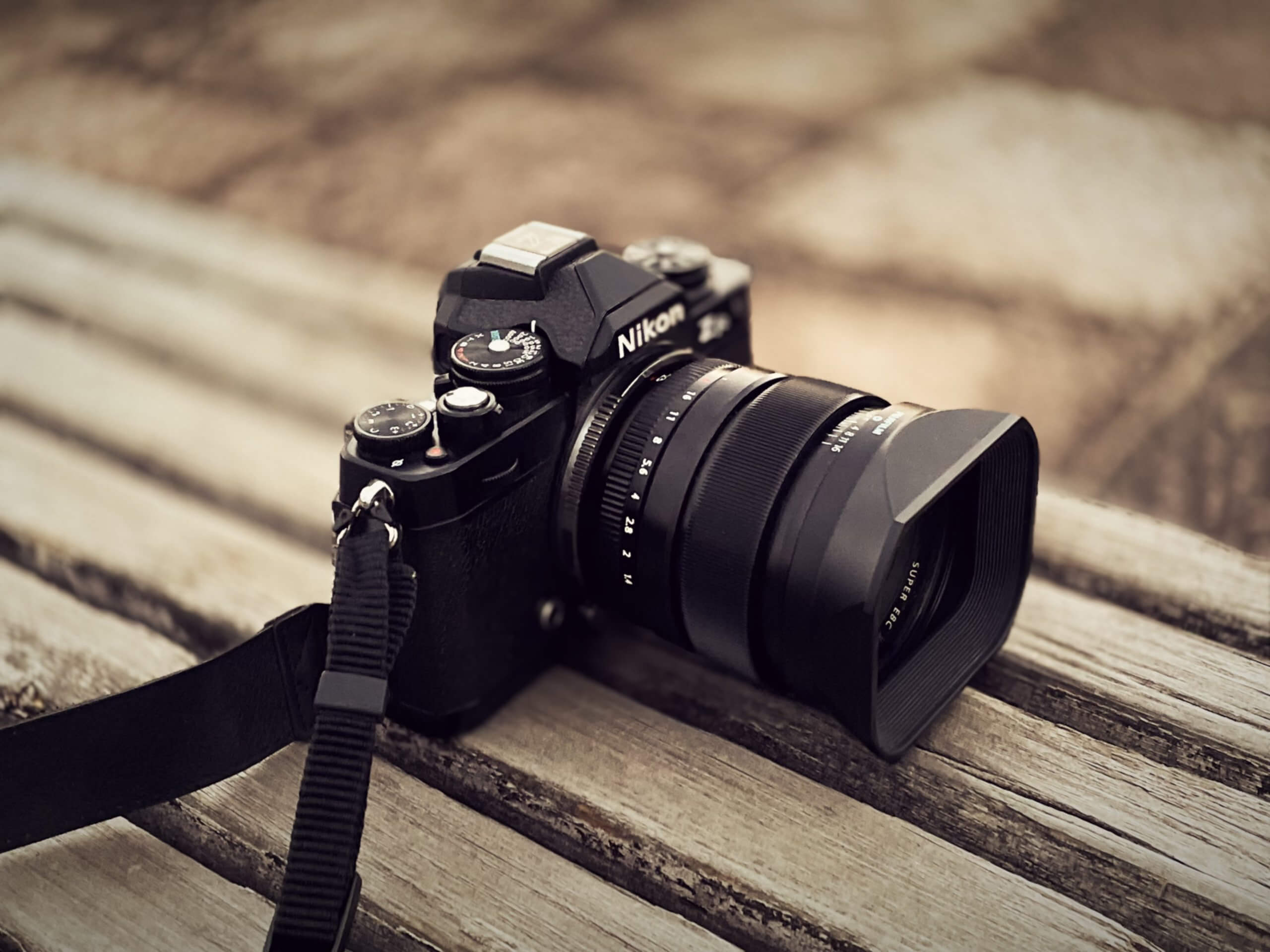 Nikonのヘリテージと、FUJIFILMのネオクラシック。｜記憶カメラ