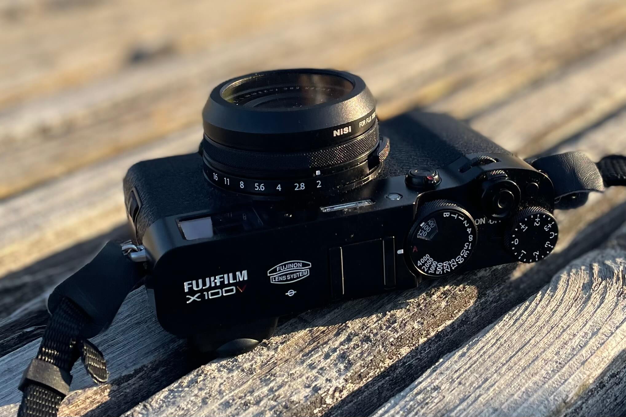 いい感じ」が絶妙に詰まってる、FUJIFILM X100シリーズ。｜記憶カメラ