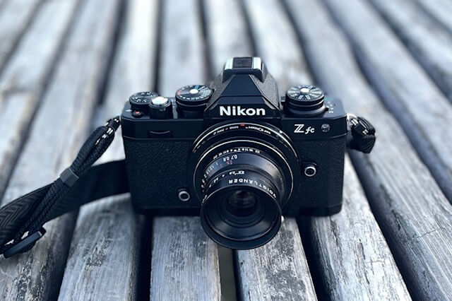 レトロなデザイン以上に、その軽快さに注目したいNikon Zfc。｜記憶カメラ