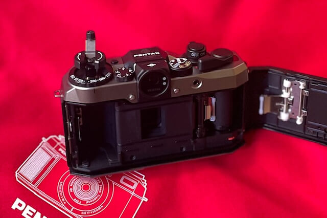 さて、PENTAX 17にフィルムを詰めて、72枚の先の長い旅が始まった