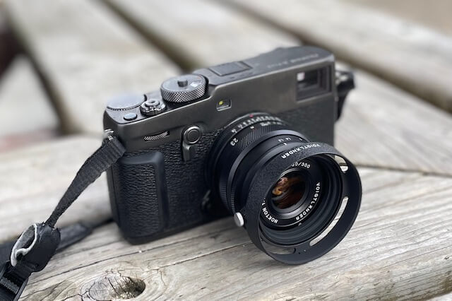 富士フイルムがチョイスしたAPS-Cミラーレス、というバランスの秀逸さ