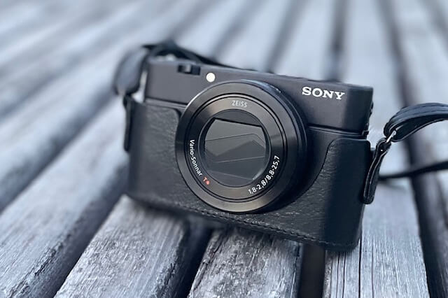 SONY RX100 M3に純正ケース〈LCJ-RXK〉とネックストラップをつけてみた