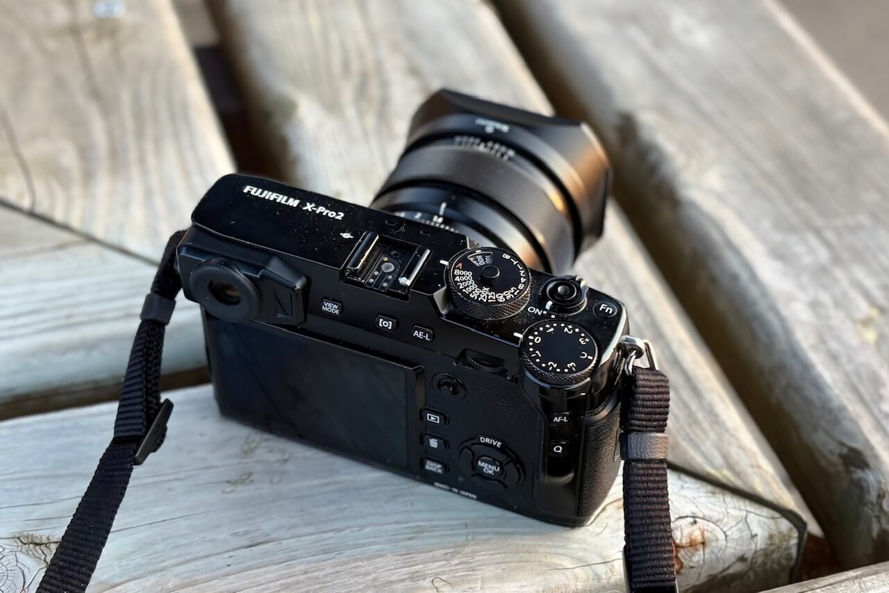 フィルムカメラ好きな人が作ったとしか思えないデジカメが好きですね