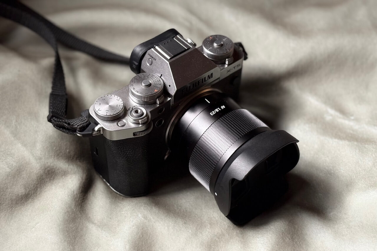 XマウントのFUJIFILMユーザーなら一本持っておいて損はない、2万円