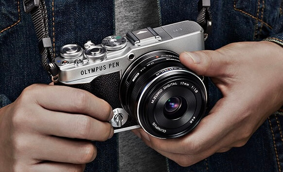 ファインダーなしでいいなら、OMのPEN E-P7のコスパはかなり狙い目かも
