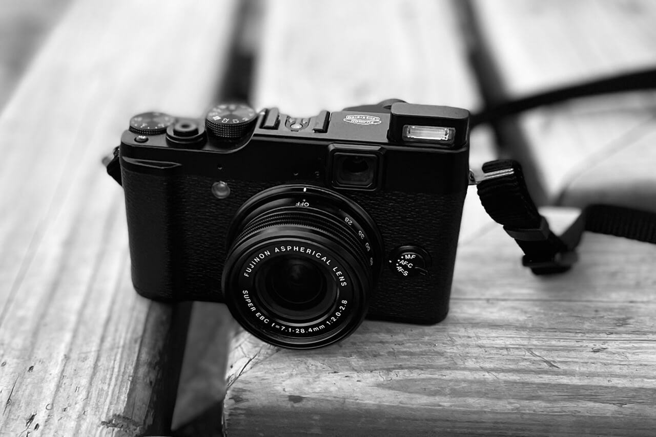 光学ファインダーで光景と一体となる。FUJIFILM X10｜記憶カメラ
