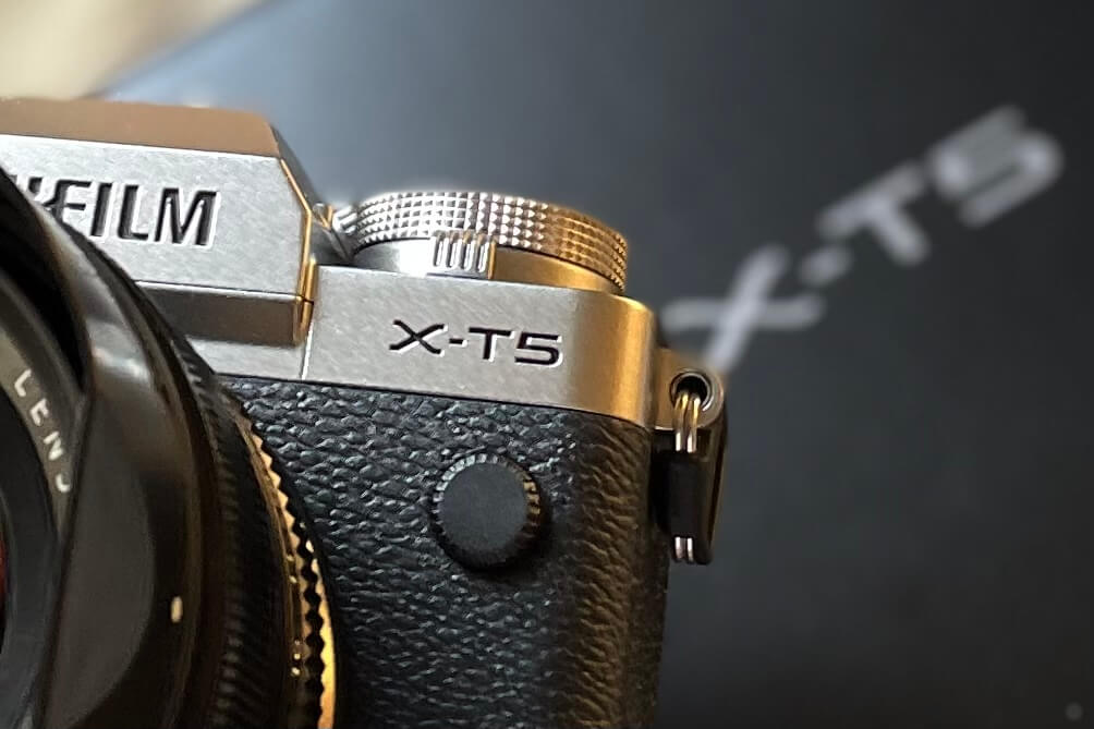シルバーの写真機、FUJIFILM X-T5がやって来た。｜記憶カメラ