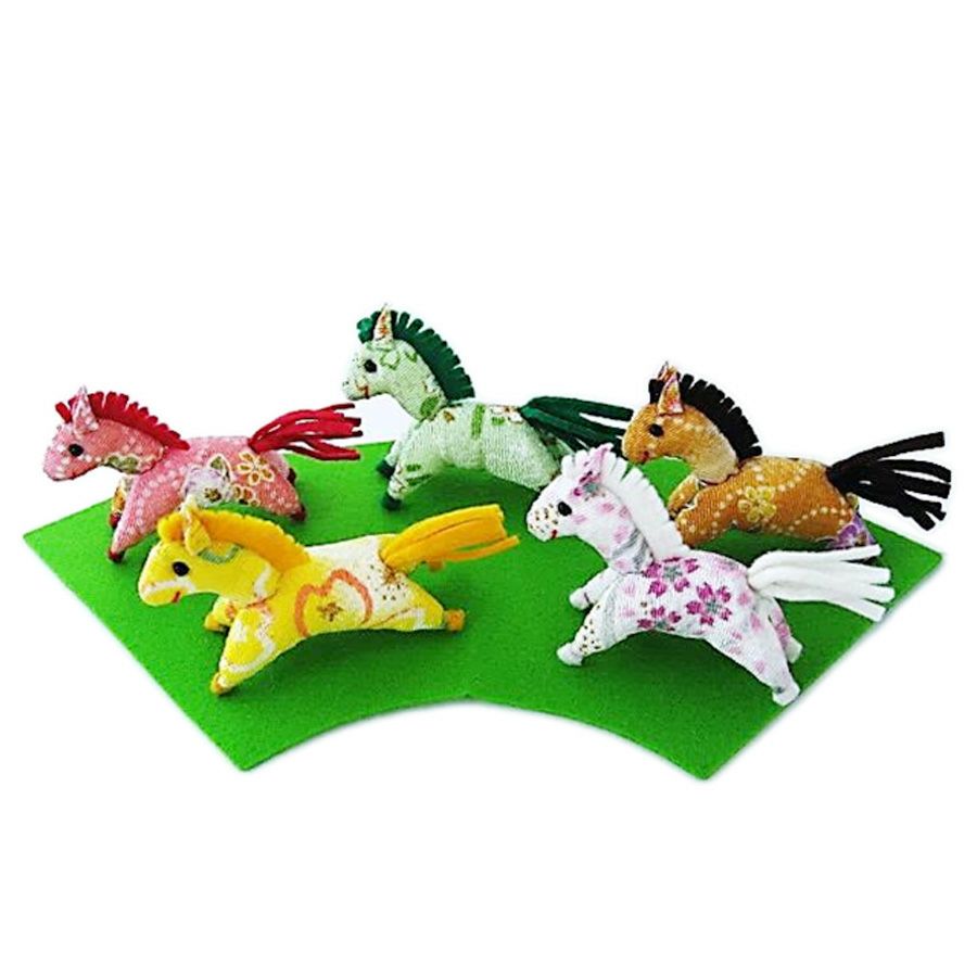 2026干支手作りキット 飛翔の福馬 |生地 和柄/和布/ちりめん手芸通販布