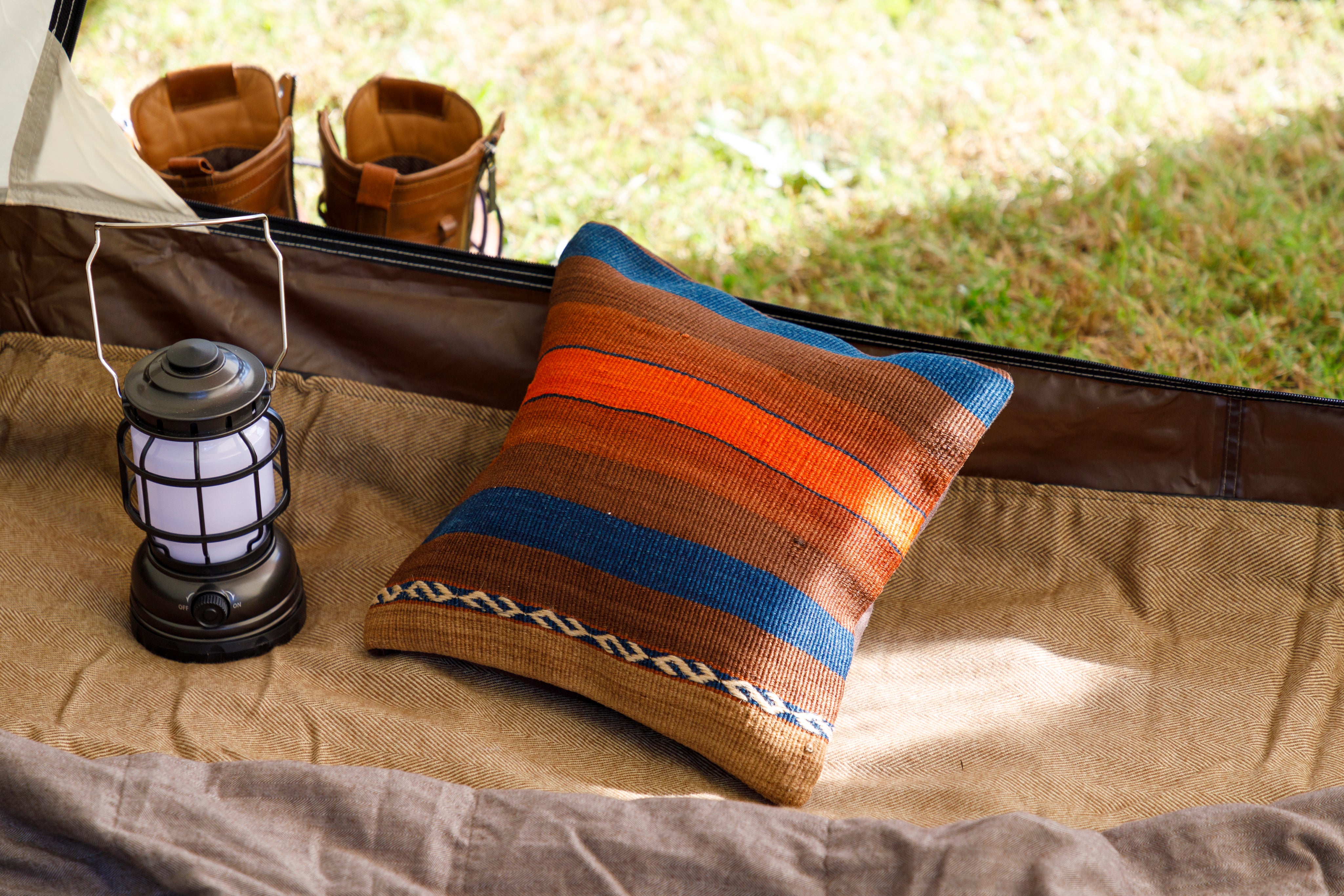 オールドキリム キリムクッションカバー 30×30㎝ (C-12579) – キリム屋