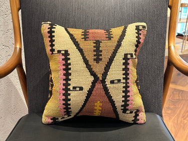 オールドキリム キリムクッションカバー 35×35㎝ (C-14418) – キリム屋