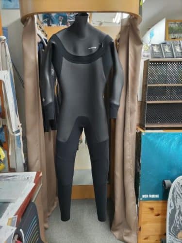 BEWET社長がセミドライの説明に～ - サーフボード、ウェットスーツの