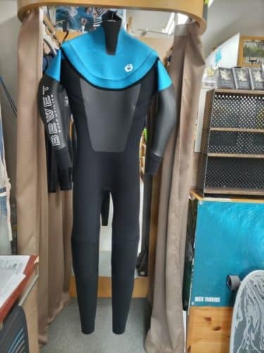 BEWET社長がセミドライの説明に～ - サーフボード、ウェットスーツの