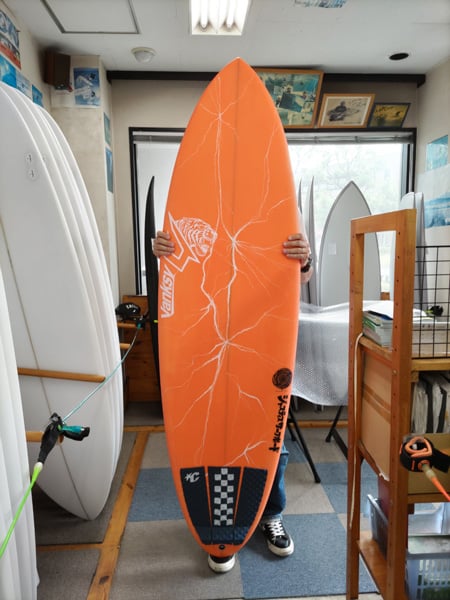 休日に波に乗りまくる～ - サーフボード、ウェットスーツのオーダー