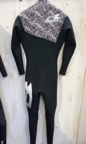 BEWET (FREE SHOULDER)3mmフルスーツ(ML) - サーフボード、ウェット