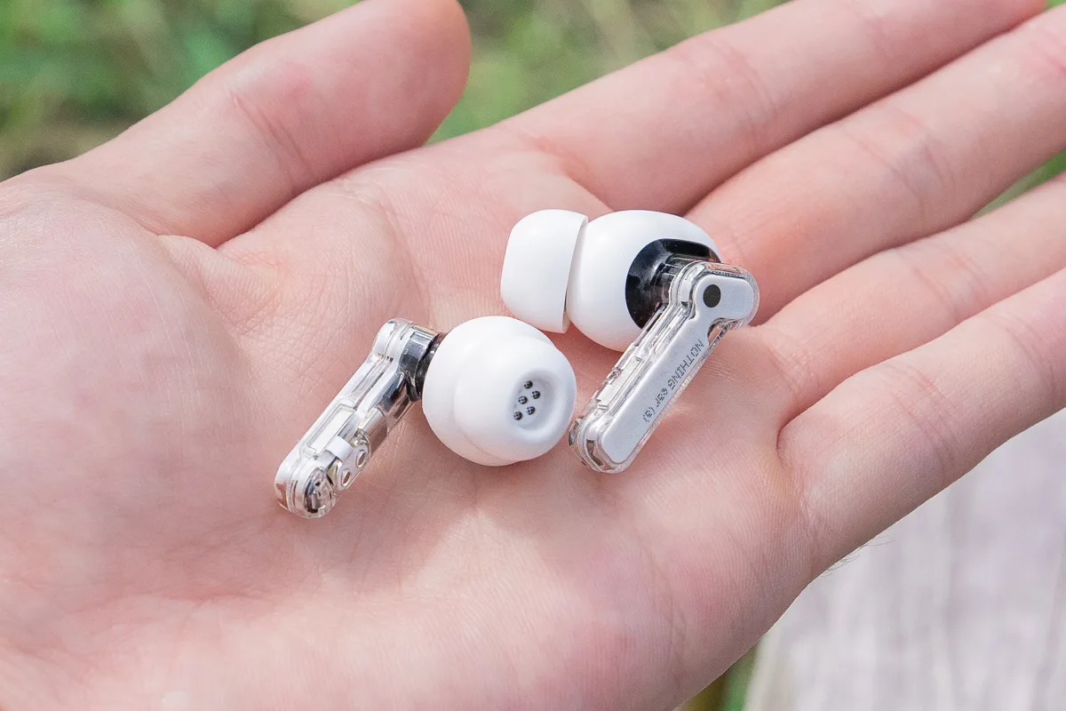 Nothing Ear (a)」 レビュー ： 唯一無二の外観、絶妙なコストカットで