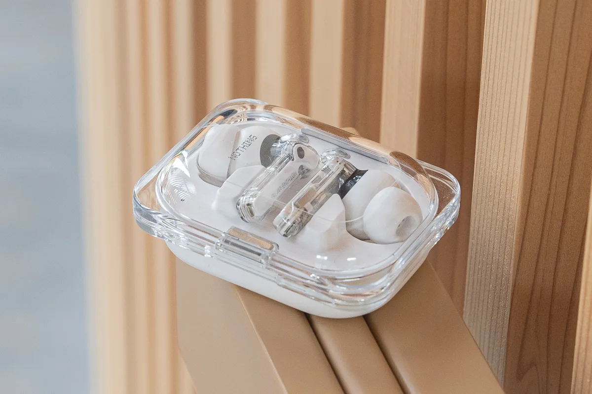 Nothing Ear (a)」 レビュー ： 唯一無二の外観、絶妙なコストカットで