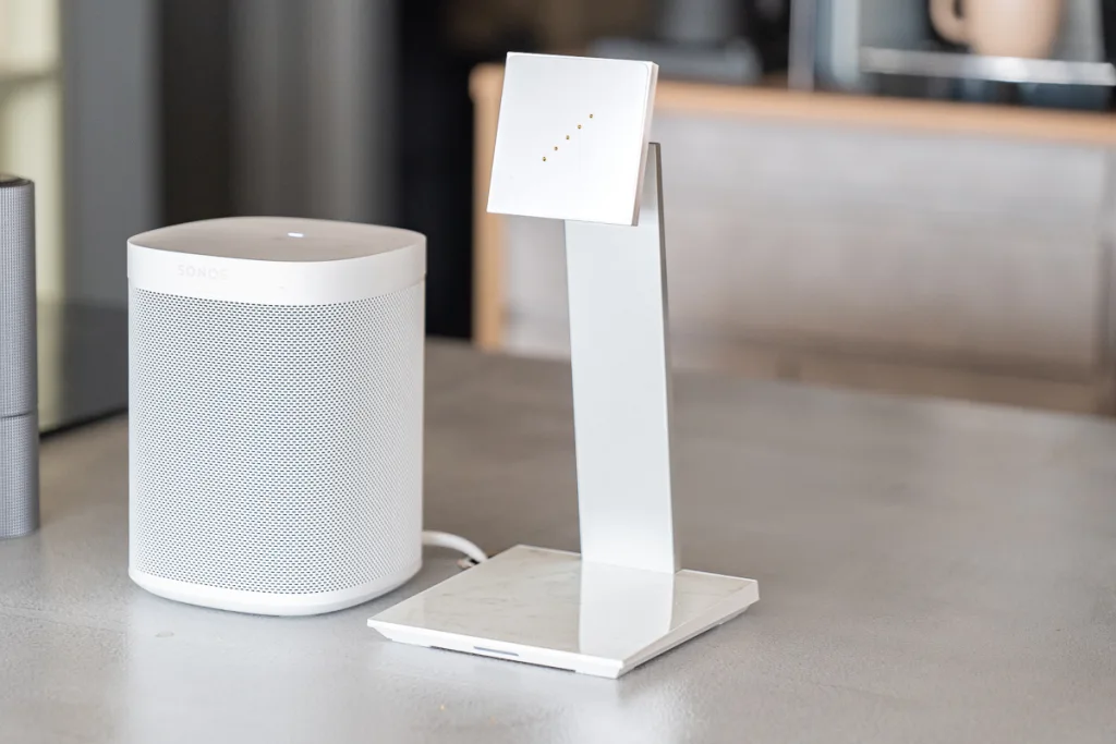 PITAKA MagEZ Charging Stand」レビュー。iPad本体を充電できる最強