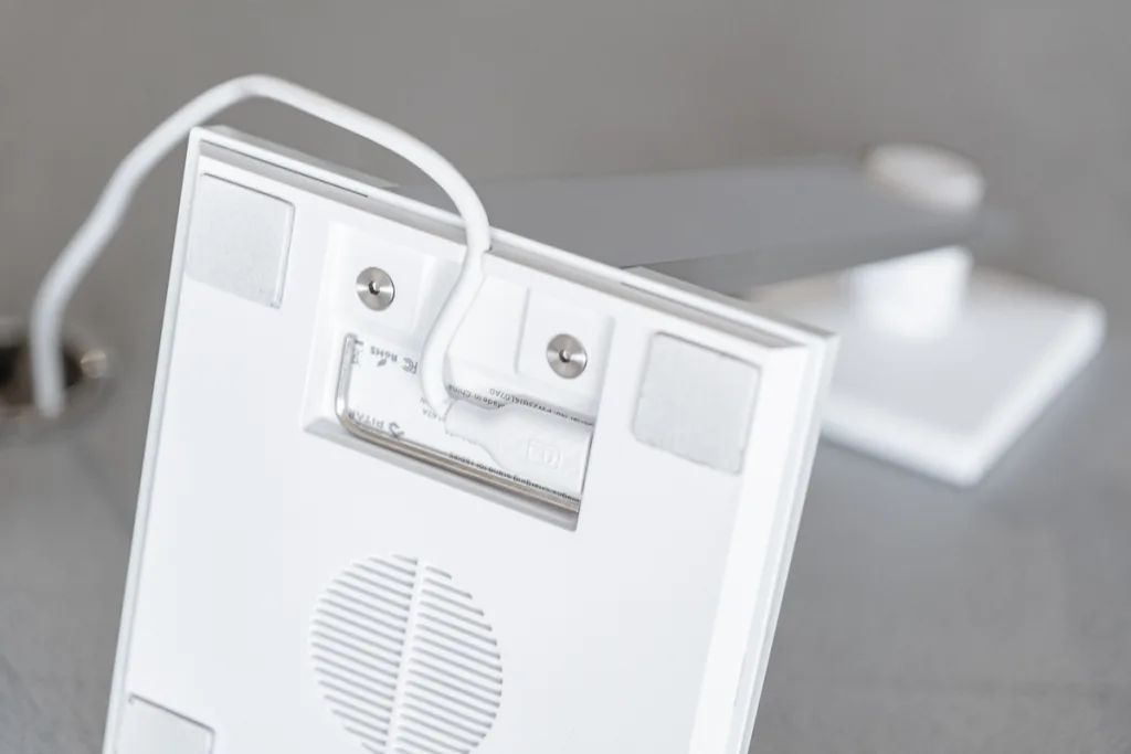 PITAKA MagEZ Charging Stand」レビュー。iPad本体を充電できる最強