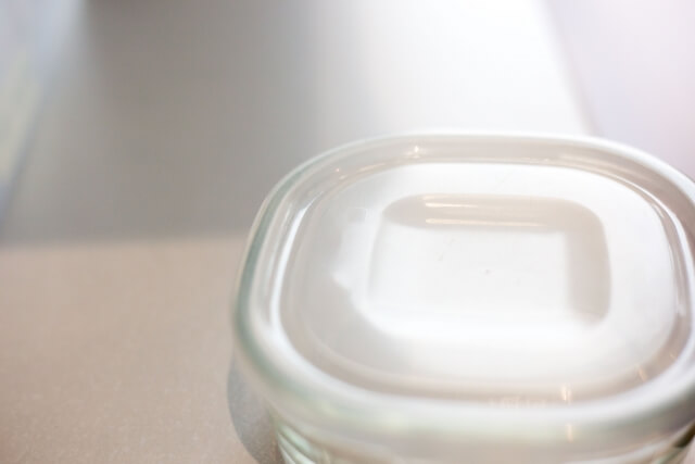 タッパーの白い汚れの正体はコレだった！原因と落とし方を徹底解説