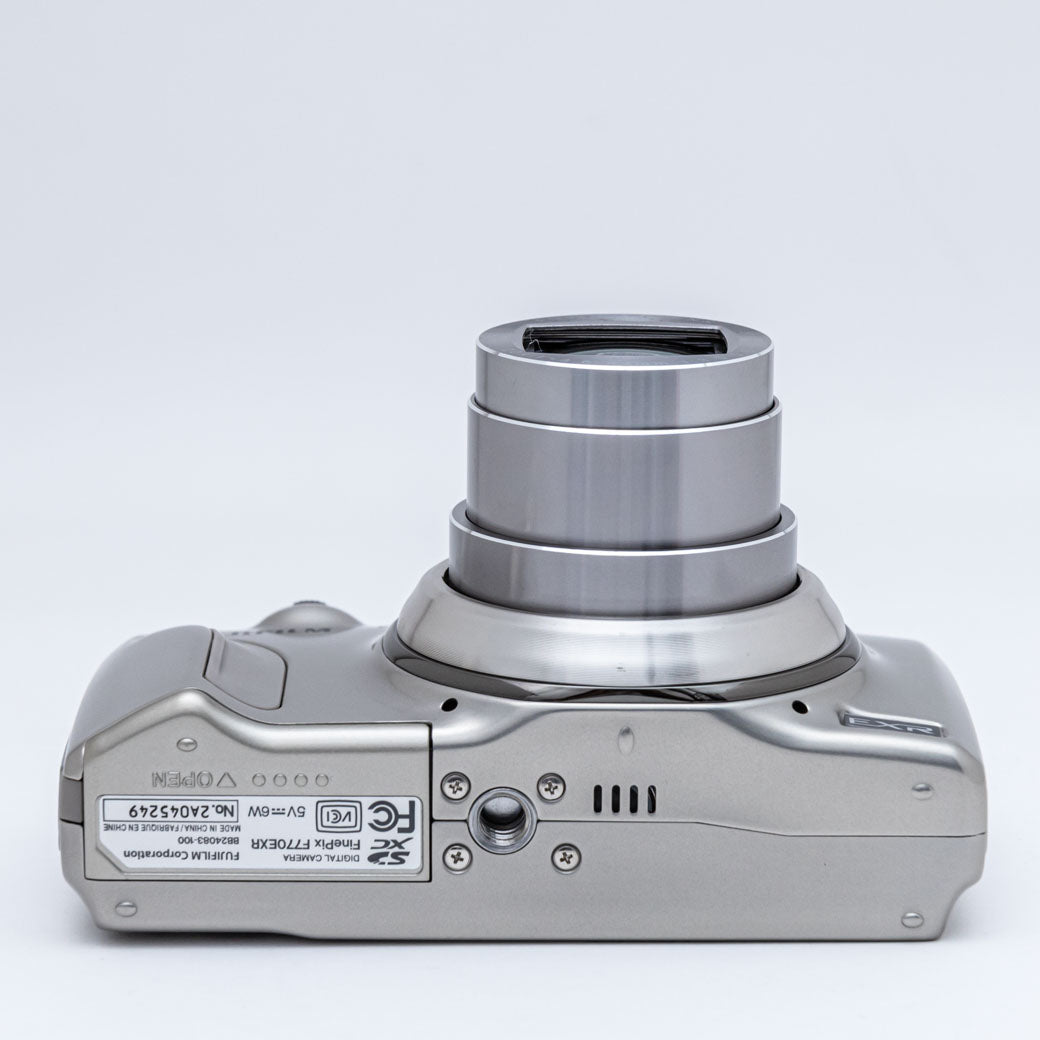 FUJIFILM FinePix F770EXR シャンパンゴールド – ねりま中古カメラきつね堂