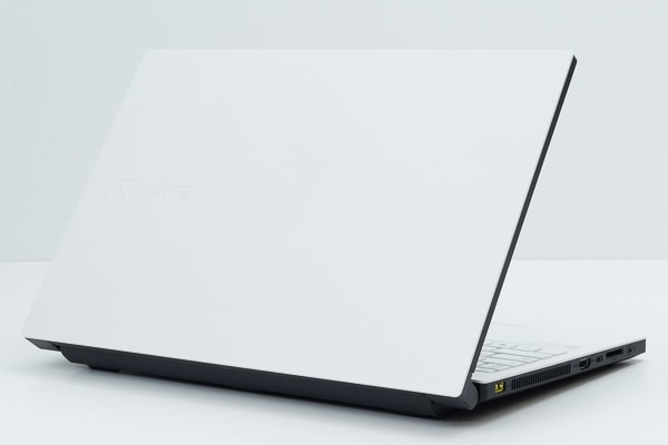 NEC LAVIE Direct NEXT レビュー：高性能＆スタイリッシュな