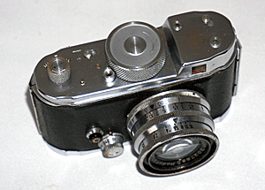 デジタル時代にクラシックカメラで遊ぶ 孤独なライカ