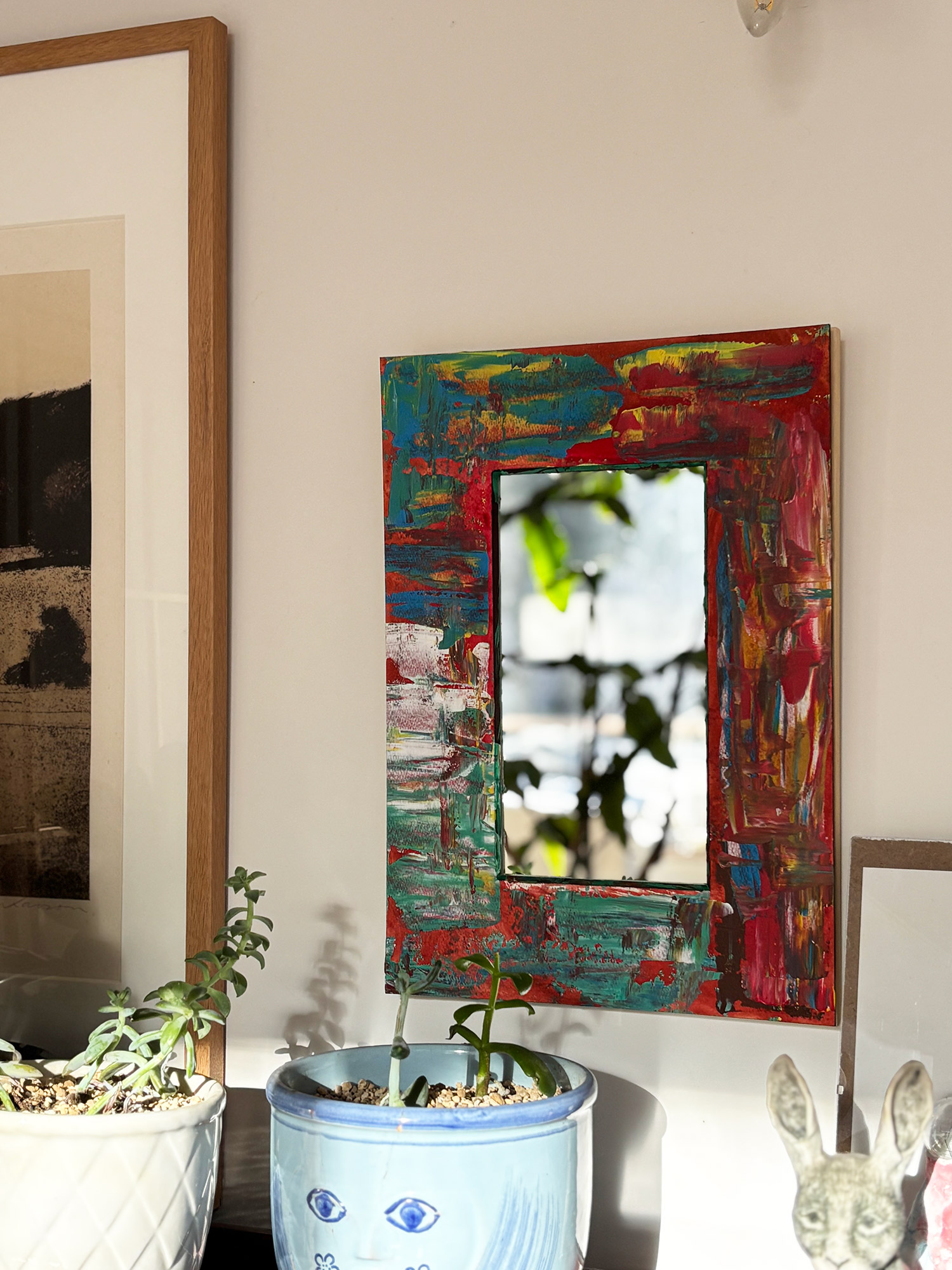 描かれたフレームの中にさらなる無限の想像を象徴する鏡「Infinity