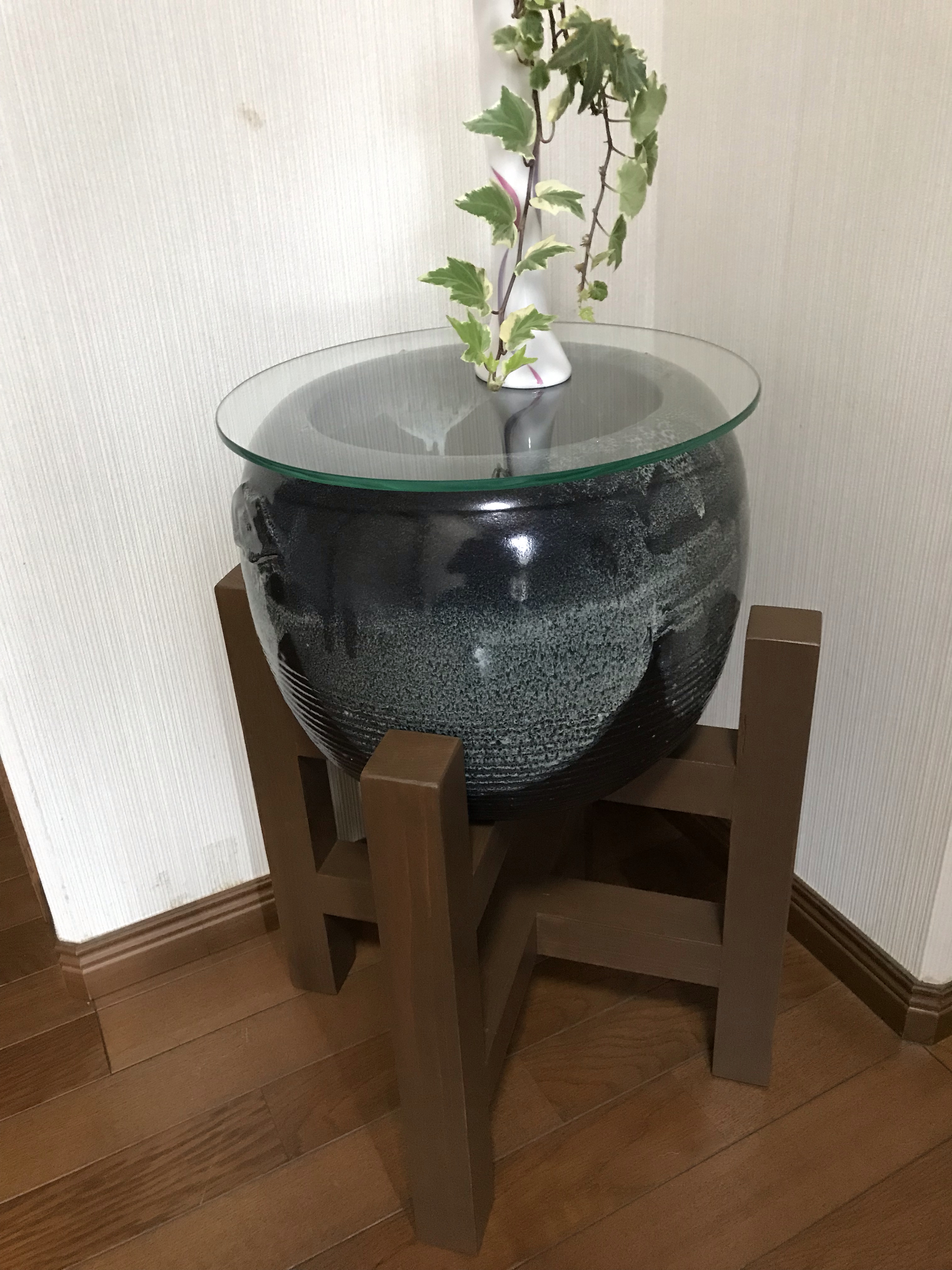 火鉢の上に置きテーブルとして使う強化ガラスを設置したお客様（仙台市