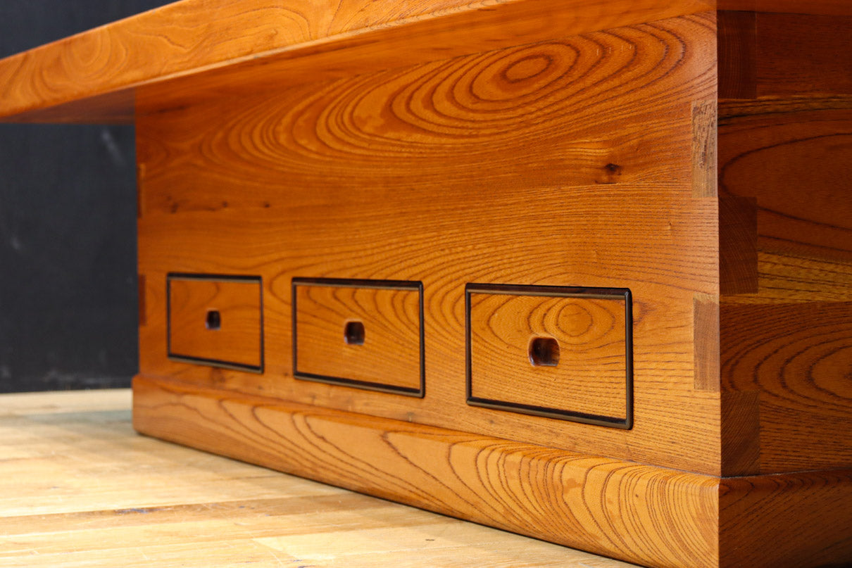 特大サイズ！！欅の杢目が浮かぶ美しい色艶をした関西火鉢 BB2792 – 古