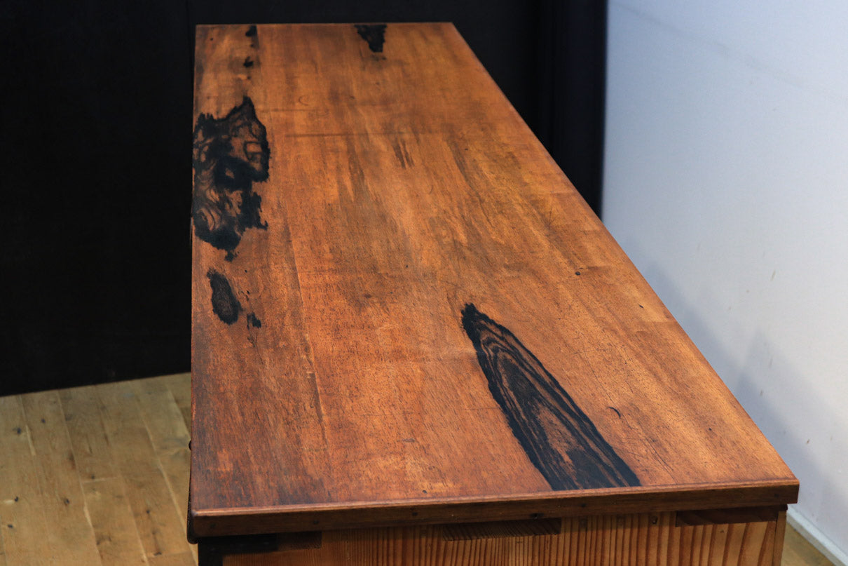 珍品!!無垢材の黒柿杢目が流れる堂々とした越後収納箪笥 BB2226 – 古福