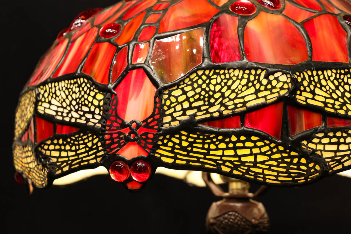 とんぼ絵柄のステンドグラスが映えるスタンドライト DC5713 – 古福庵
